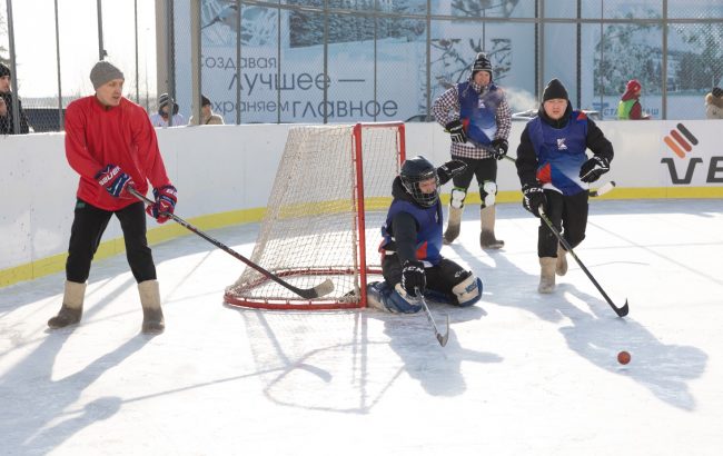 КОНАР провел турнир по хоккею в валенках