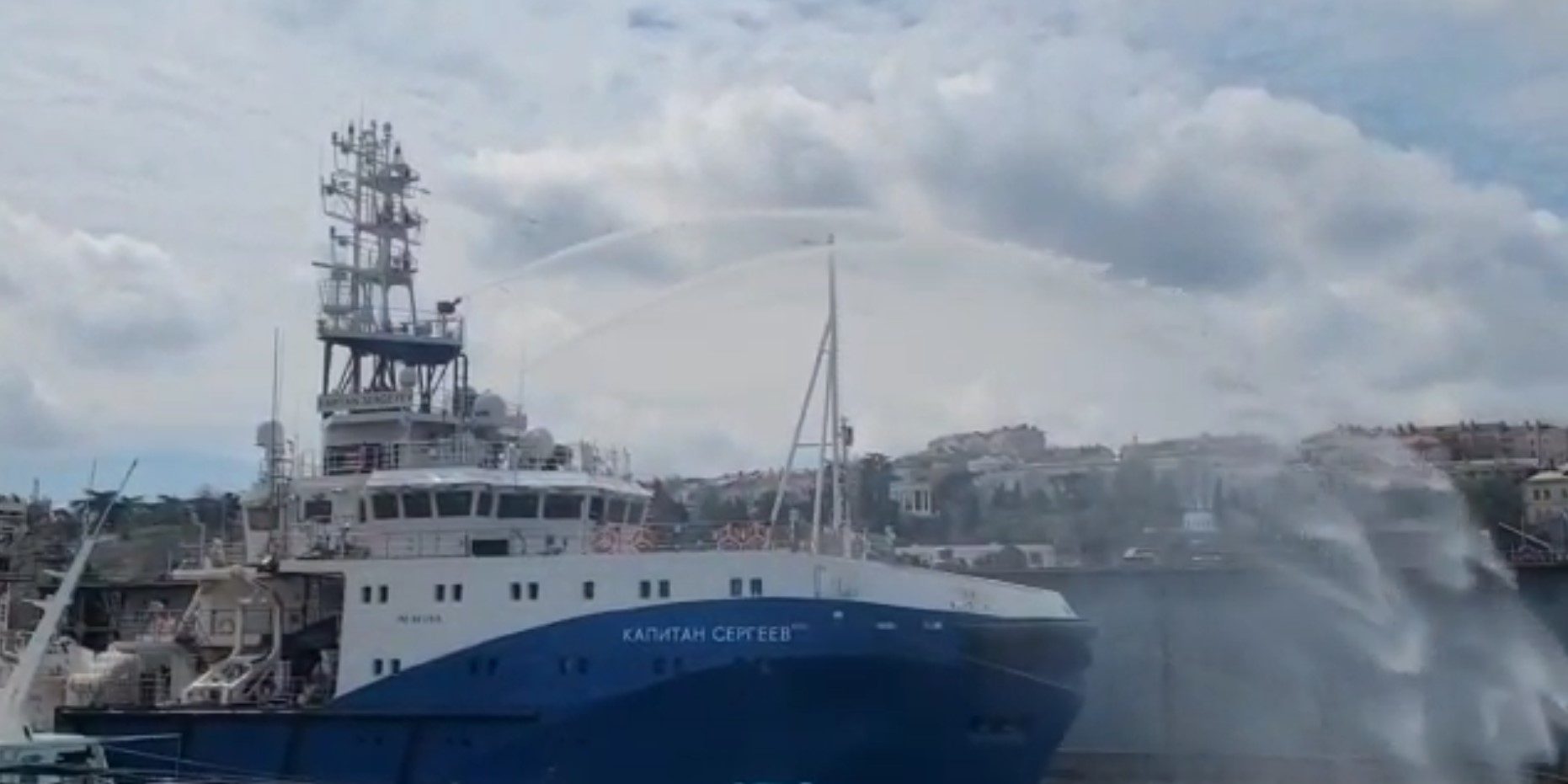 Морской буксир «Капитан Сергеев» прошел швартовные испытания