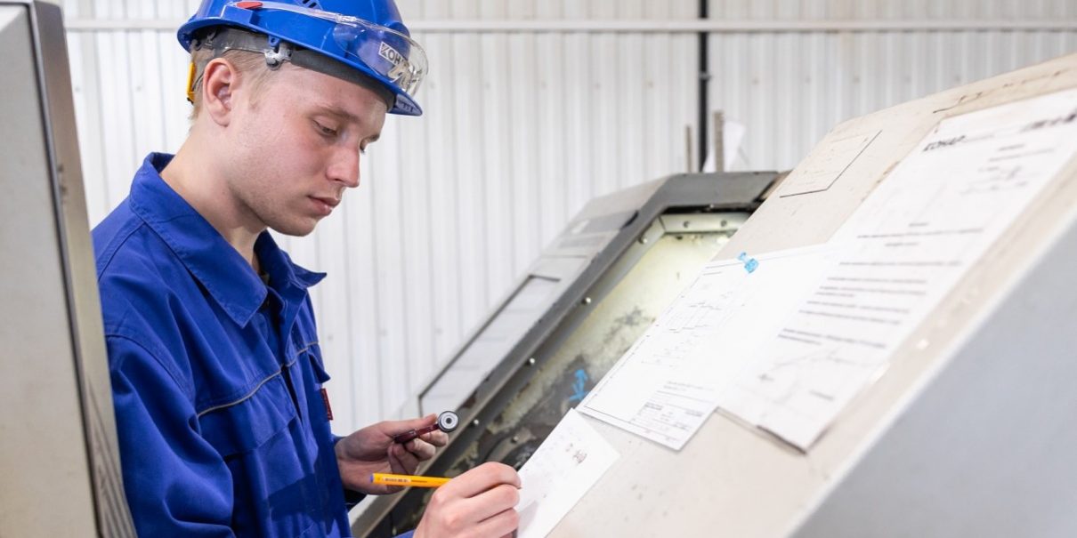 Выпускники очередного курса готовы к трудоустройству в компанию. Выпускники очередного курса готовы к трудоустройству в компанию.